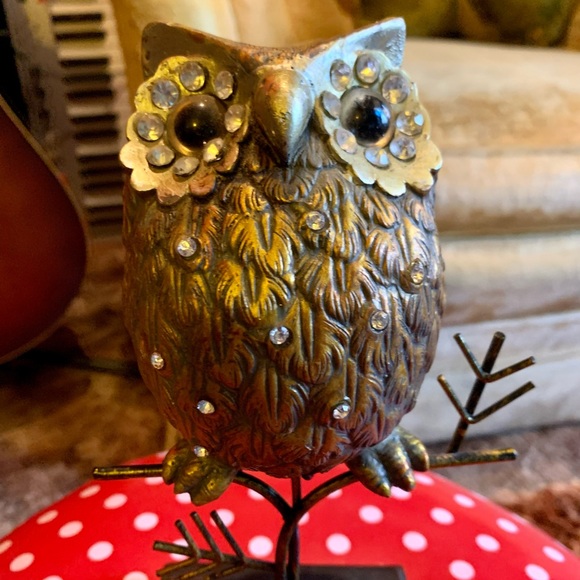 Adorable owl on a stand 🦉 - Picture 2 of 7
